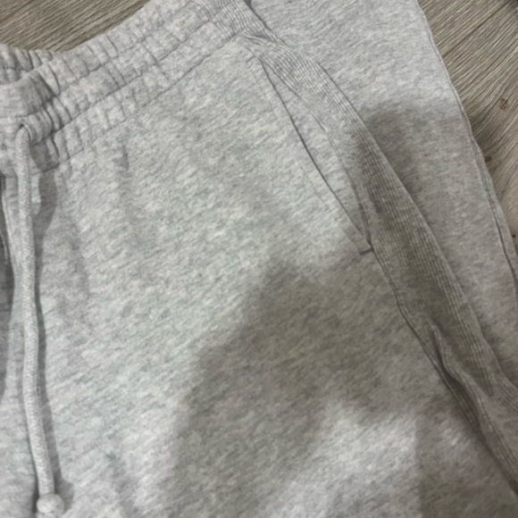 Aritzia grey TNA sweat pants xxs - Picture 3 of 5